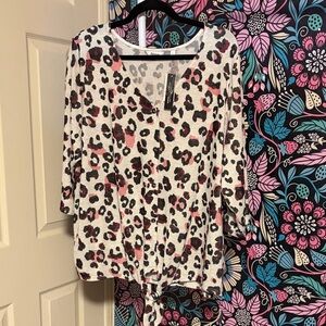 Reitmans White and Pink Leopard Print Blouse